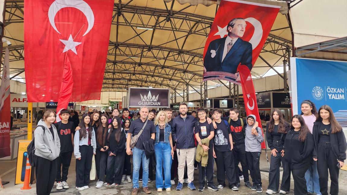 Öğrencilerimiz 1. Uşak Kitap Fuarını Ziyaret Ettiler